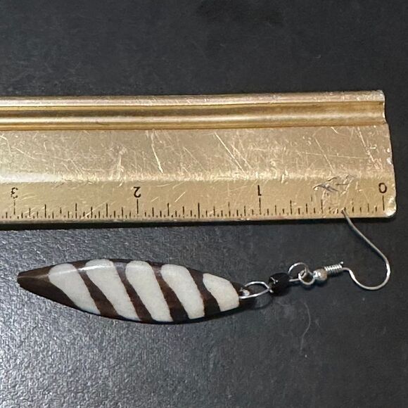 NWOT African Bone Dangling Striped Earrings - Picture 3 of 3